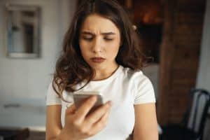 ce code permet de savoir si votre telephone est sous surveillance